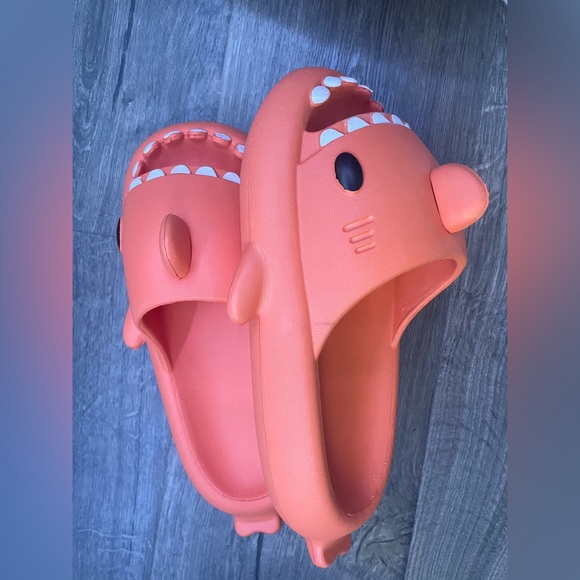 Orange Shark Slides - Picture 5 of 5